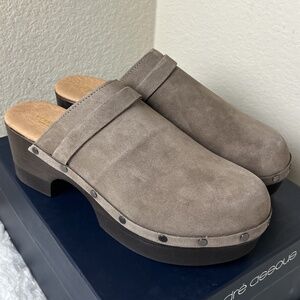 Andre Assous Taupe Suede Clogs Woman's Size: 9.5 | IT 41